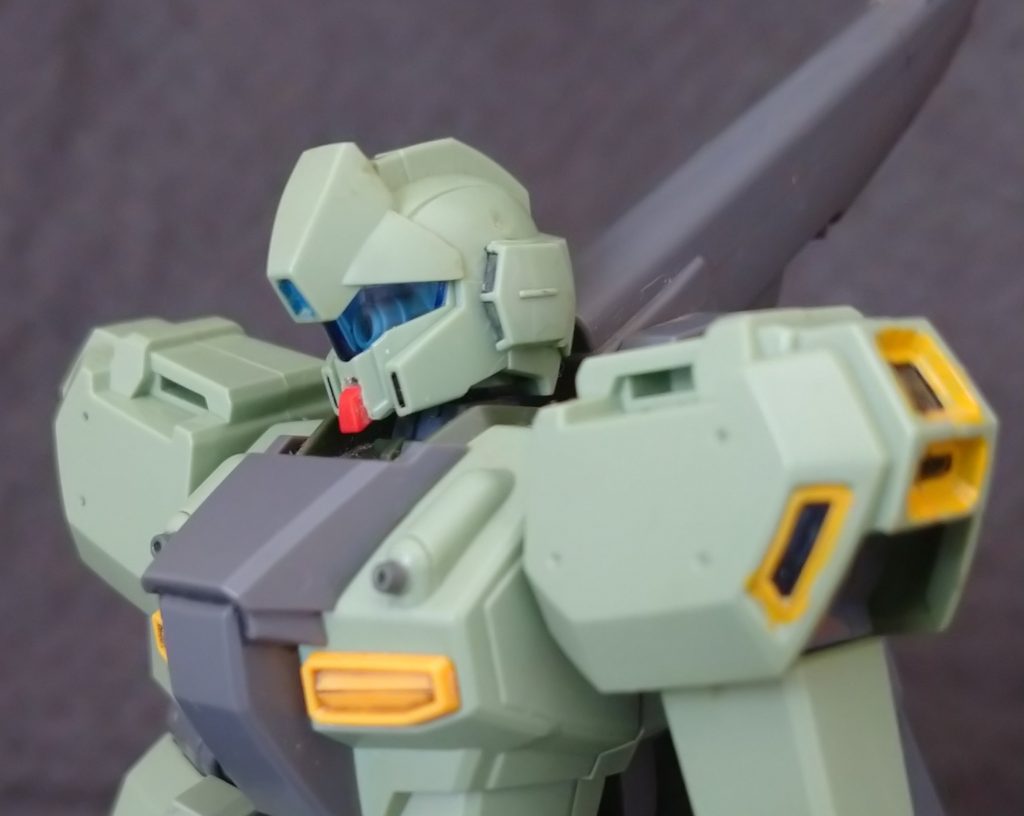 最大の特徴は､左耳のバルカンがない事です(エピソード2をコマ送りをすれば､バルカンが付いてない事が分かります)