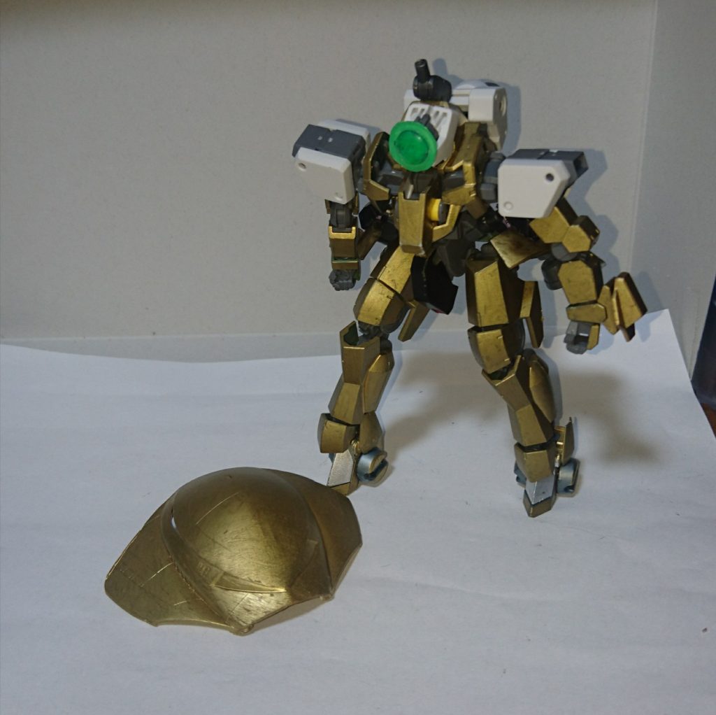 地味な手抜きポイント
頭は被せているだけなので、簡単に外せます。