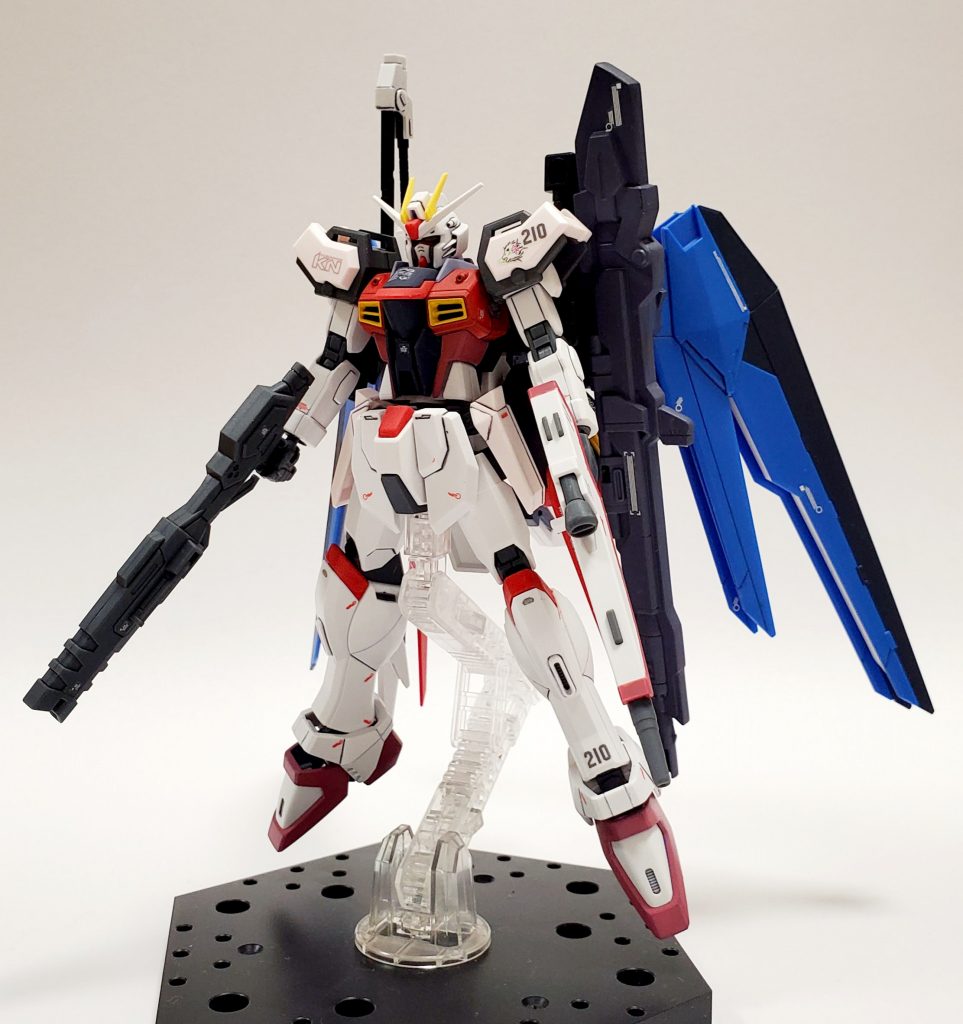 パーフェクトフリーダムガンダムR(ルージュ)–2枚目/制作者：チュンちゅん丸