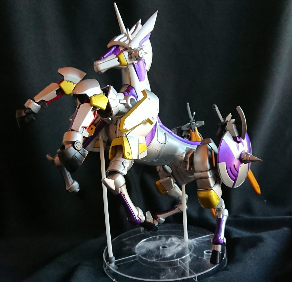 モビルホース シルバリオン

マスターガンダム付属の風雲再起とジャンクパーツ等を組み合わせスレイプニールのように6本足の馬を制作しました