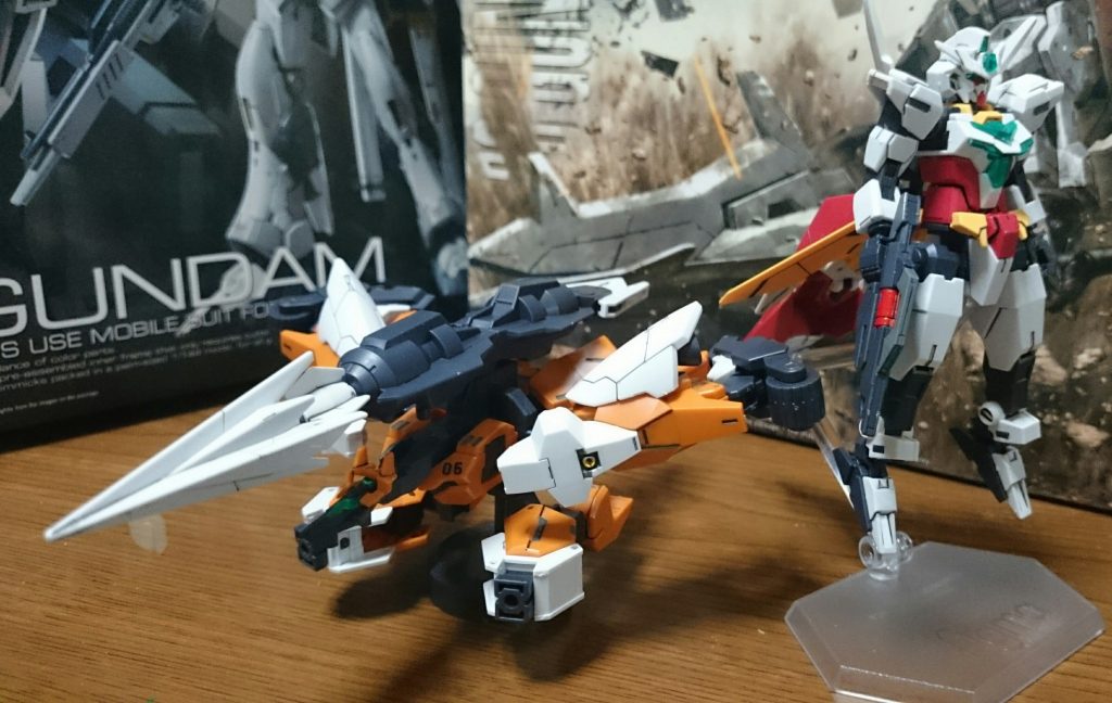 ・サターンアーマー、コアガンダムIIと比較
こちらサタニクスユニットとサタニクスウェポンズを合わせて劇中に登場する(予定)のサターンアーマーになるっス!
リアアーマーと左胸の装甲には第6惑星を表す「0」と「6」のデカールを30MMより使用してるっス。
……アルスアースリィやユーラヴェンの発売タイミングを見ると、2クール目に登場するガンプラは極力アニメでの登場&活躍回と合わせて発売されてる様っスから、アニメの配信・延期が無ければ今頃登場してたかもっスねぇ…