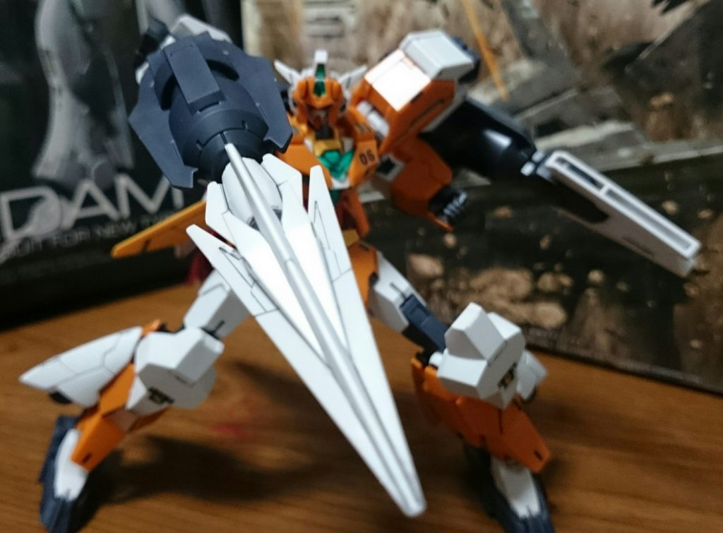 ・ブレーカドリル
肩の武装は取り外して前腕に装着可能っス。右の武装は男のろまん武器、ドリルっス!