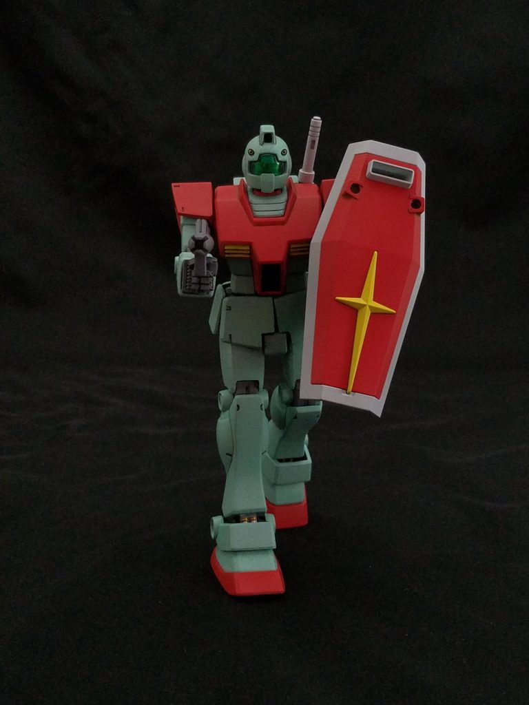 ビームスプレーガンとシールド装備。