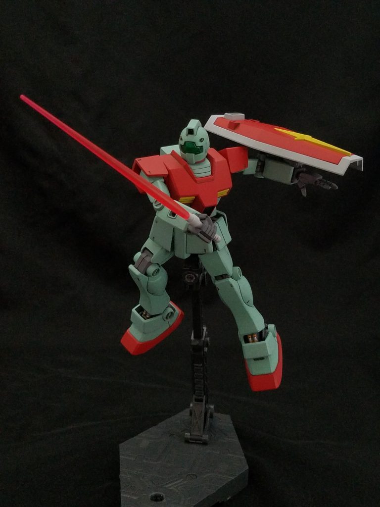 ビームサーベル装備。
腰部フロントアーマーをMGのVer.1.0のような分割にも交換可能です。
また、股関節底面にアクションベース用の穴を開けてます。