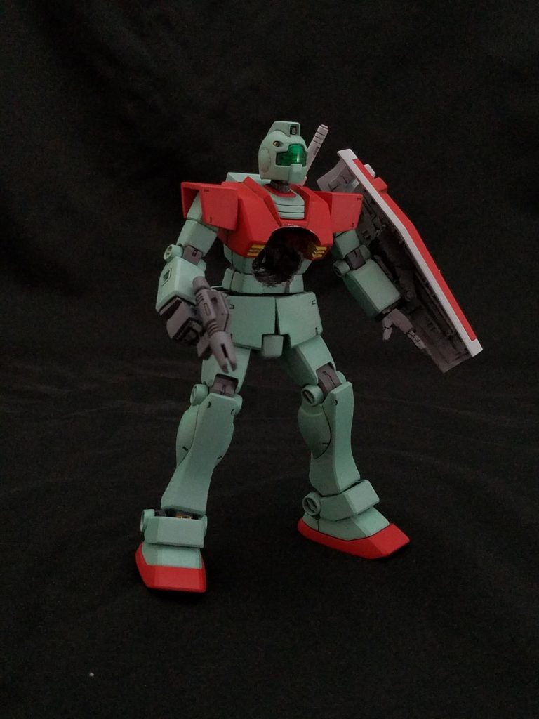 初期HGUCにあった「メモリアルアクション」用のボーナスパーツとして、胴体にポッカリ穴が開いた胴体を用意しました。