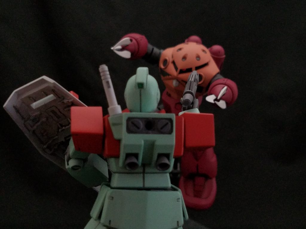 前作のジム[後期生産型]と。