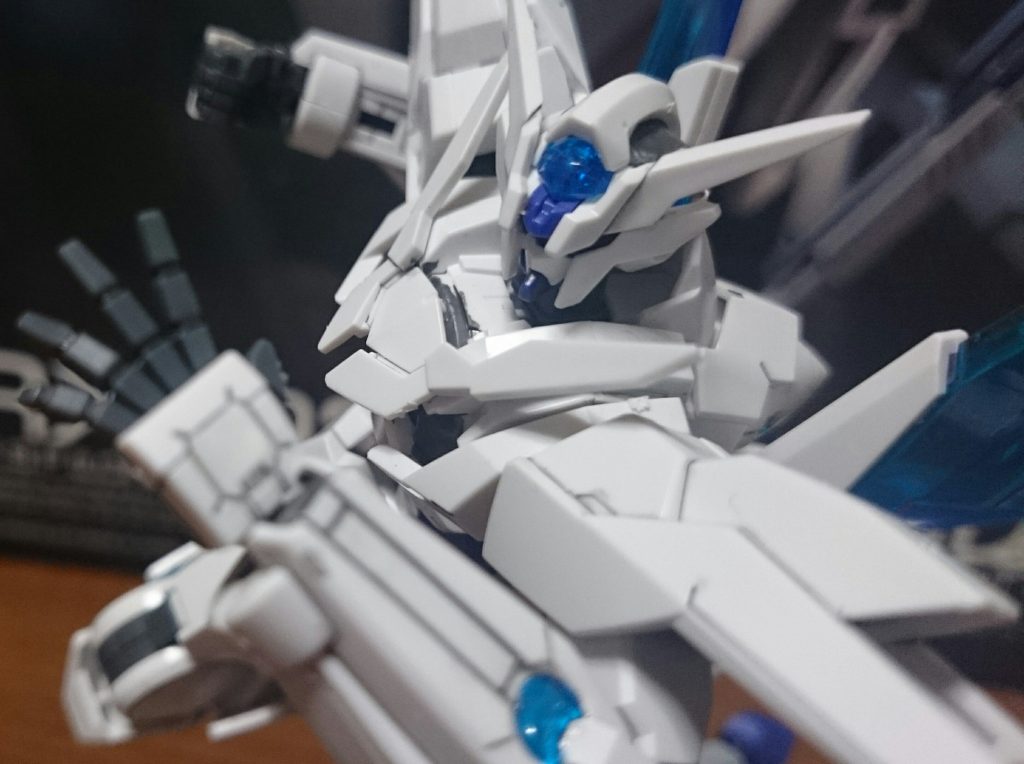 手首は握り拳(左右)、角度付き武器持ち手(左右)、平手(左)とやや変則的。普通の武器持ち手も欲しかったものっス