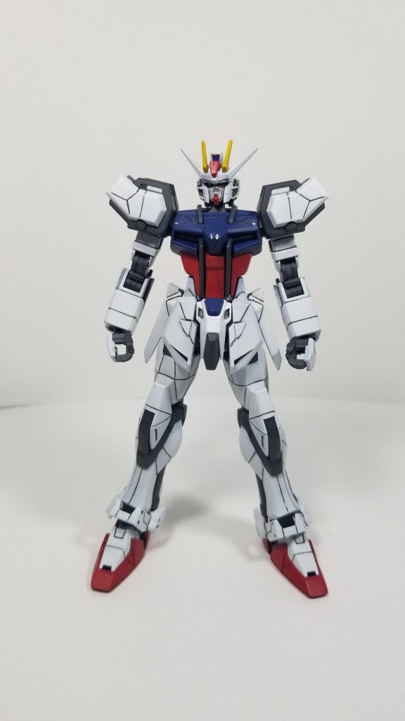 まず装備無しのストライクから。筋彫りを増やし、ディテールアップを行いました。