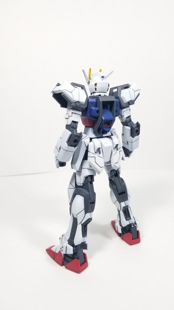 スラスターの間にプラバンを追加。後ろの腰アーマーのダクトモールドを取り付。