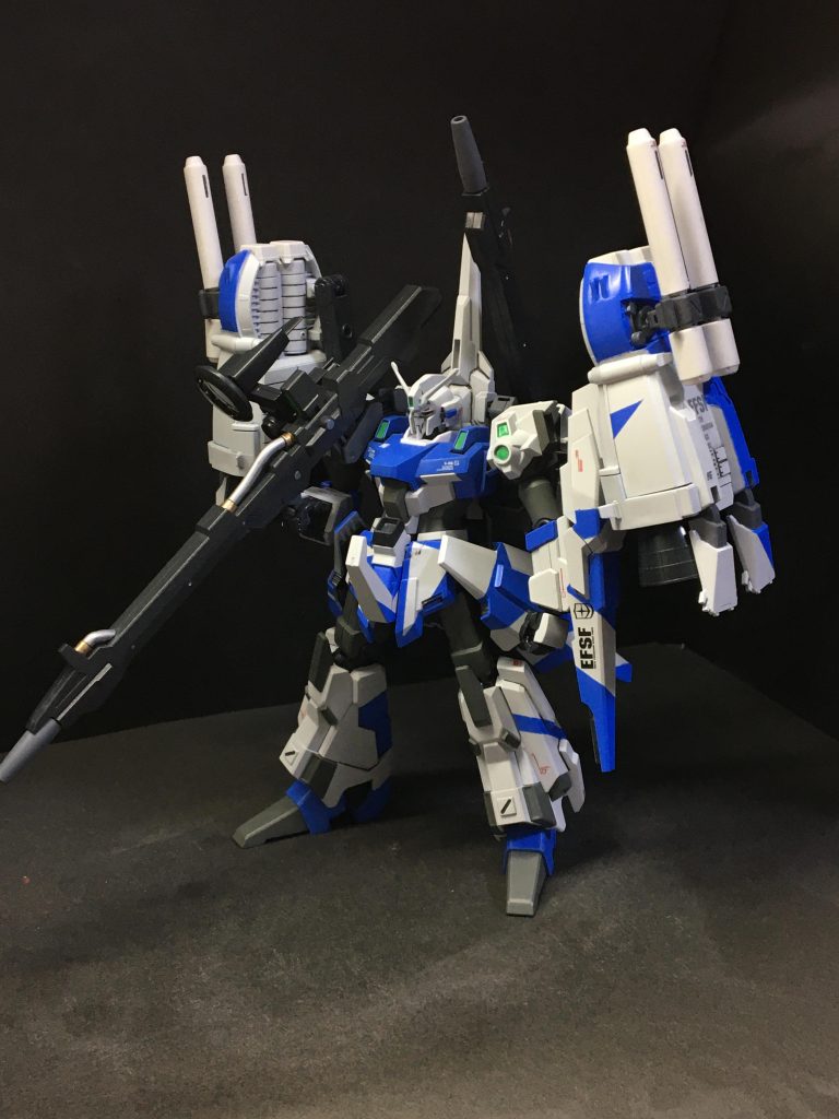 基本的な形はリゼルのままですが頭部をジム系の顔からライトニングガンダムの頭部を流用してガンダム系の顔に変えてあります^ ^アンテナ部分はゼータプラスから。
一部、外部パーツをつけてディテールアップさせています!