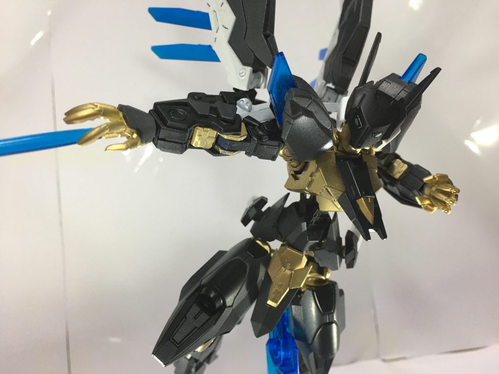 拡散して敵を追尾するホーミングレーザーを撃ちます