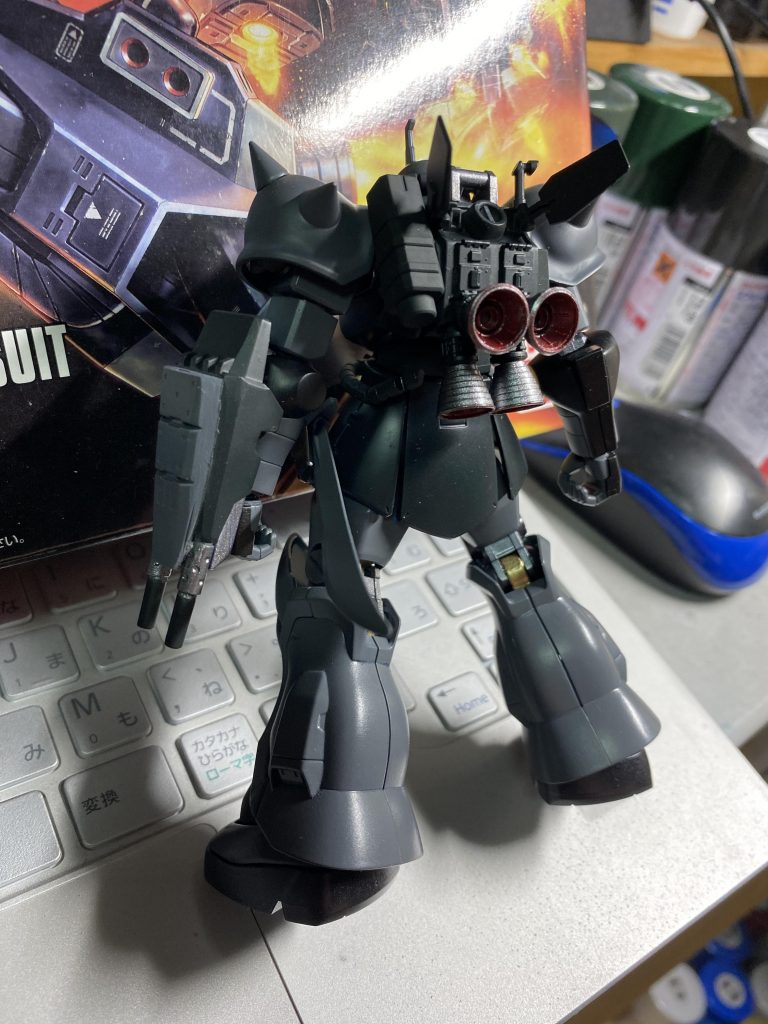 バックパックはザクIIのものをジャンクパーツ、プラ板でディテールアップして、ジャミング機器という設定にしてみました。