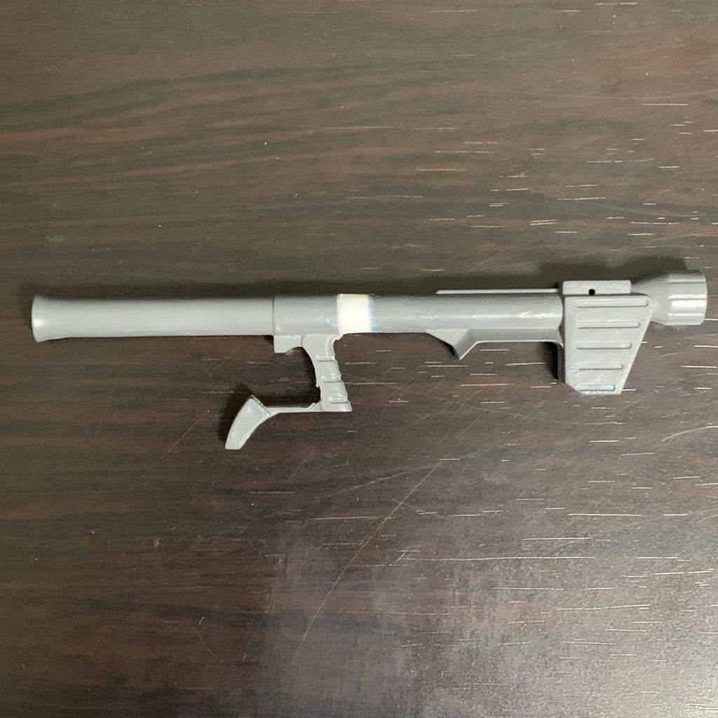 ハイパーバズーカは、旧1/144武器セットから流用。肩に担げるよう延長しましたが、シルエットブースターのハンドパーツがあってこそでした。