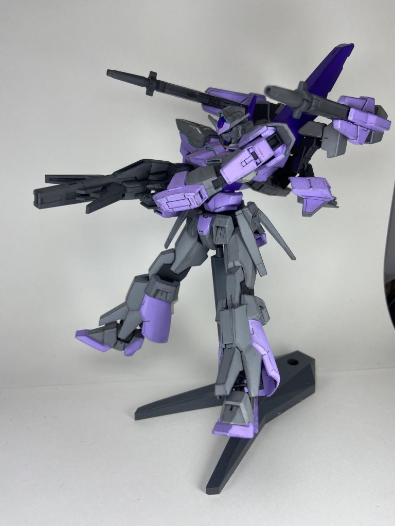 ・スタングルライフル通常射撃/バースト射撃の切り替え式。中距離戦のメイン装備。
・ツインドッズキャノン長距離射撃による相手のレンジ外から攻撃可能。もともと、Cファンネルを操作するためセンサー類の性能が高いAGE-FXとは相性もよく、機体を静止させれば精密射撃もこなす。