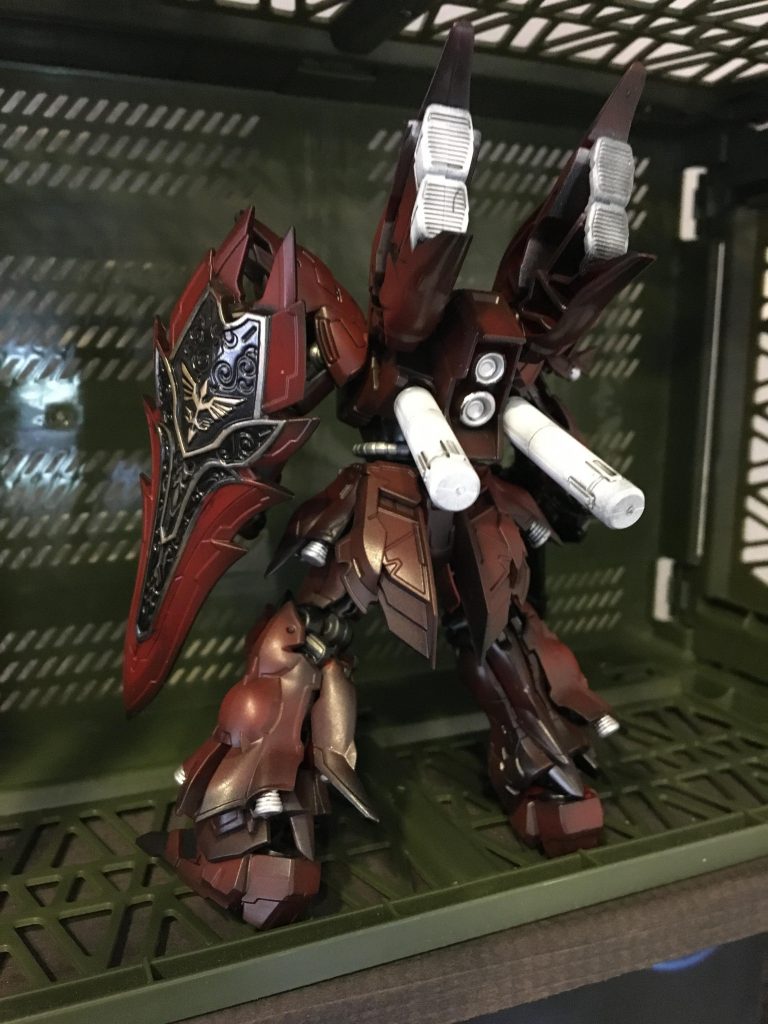 後ろ姿や足の造形もシナンジュはたまりません(^^)