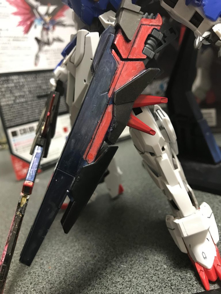 高エネルギー長射程砲  アロンダイト同様翼イメージ
持ち運びできるよう腰後ろに収納できます