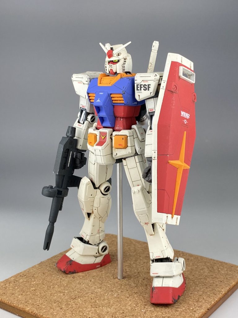 実物大とかゲームとかで一番身近なRX-78。もう10年選手ですね。