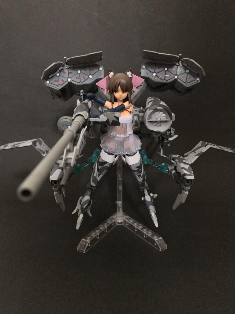 アクセントにコンテナの中は赤と銀で塗装しました
フリフリは100均です