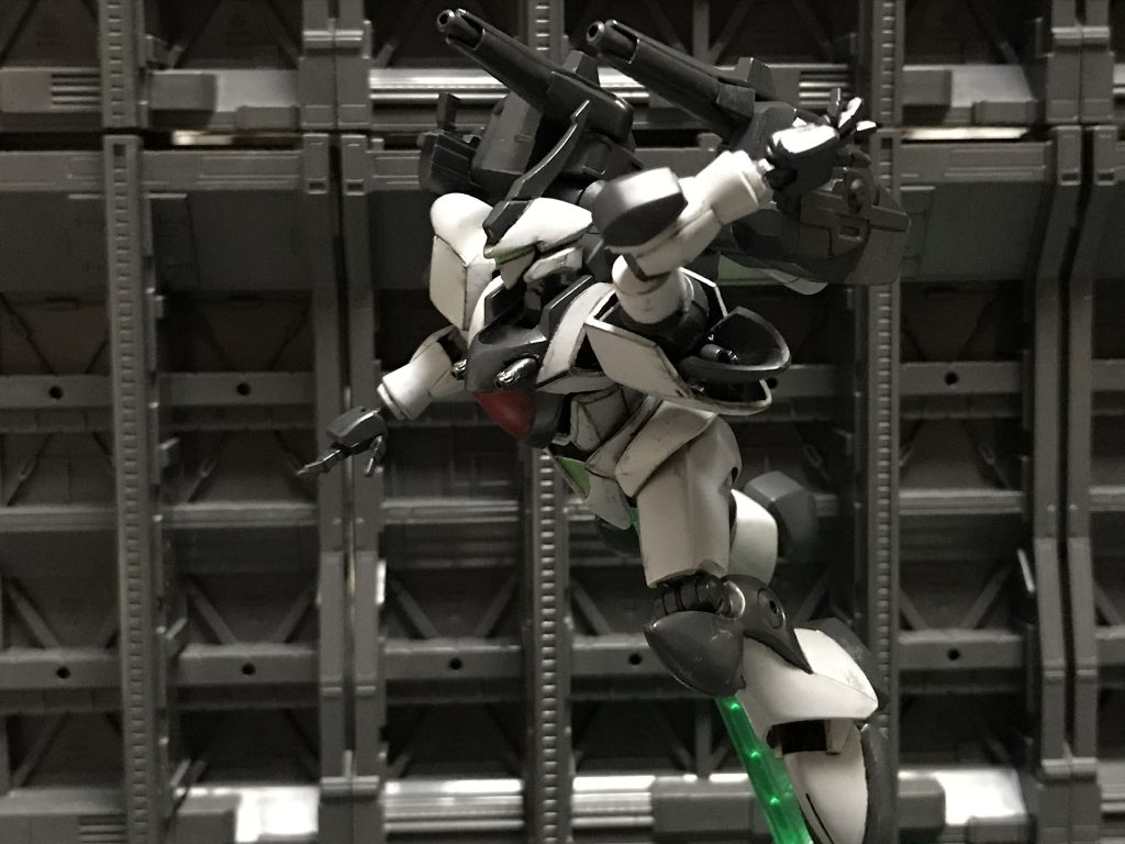 Gフレームの恩恵で首がすんごい動いてくれるので飛行してのポーズがいい感じになります。