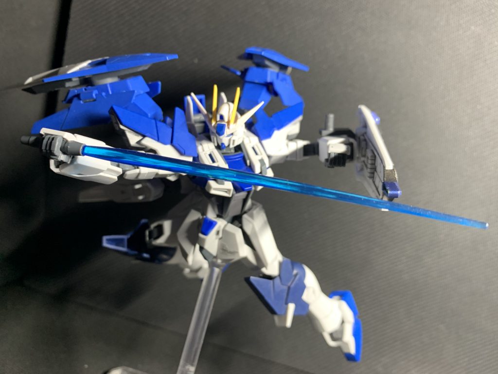 ヴァジュラビールサーベルⅡ
インパルスなどが装備してヴァジュラビームサーベルを本機の為に改良したもの。元々のものと威力等は変わらないが腰部サイドアーマーに収納するために柄の部分を小型している。青色の刃が展開されるが、この色になる理由はわかっていない。