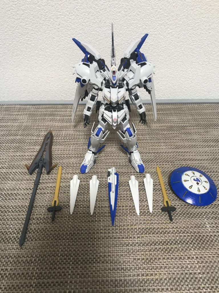 追加武器はダブルオーから拝借。ランスはコトブキヤのもの、シールドはパラスアテネのものを使用