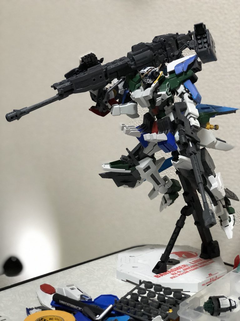 様子がおかしくなったのはその直後からです。
気がついたら腕をもう一本生やすという奇行に走っていました。
腰回りもだいぶ浸食されています。