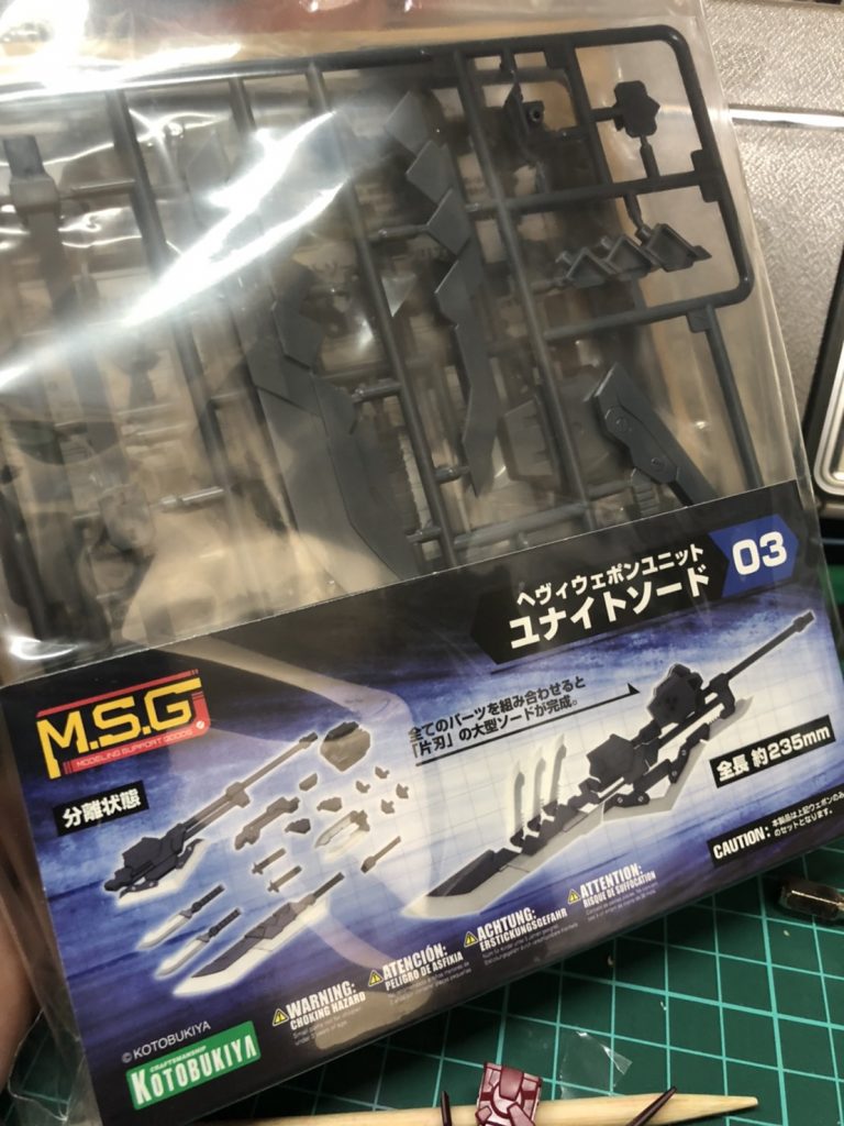 武器はコトブキヤさんがだしているもので代用しました。ビームサーベルも自作です。