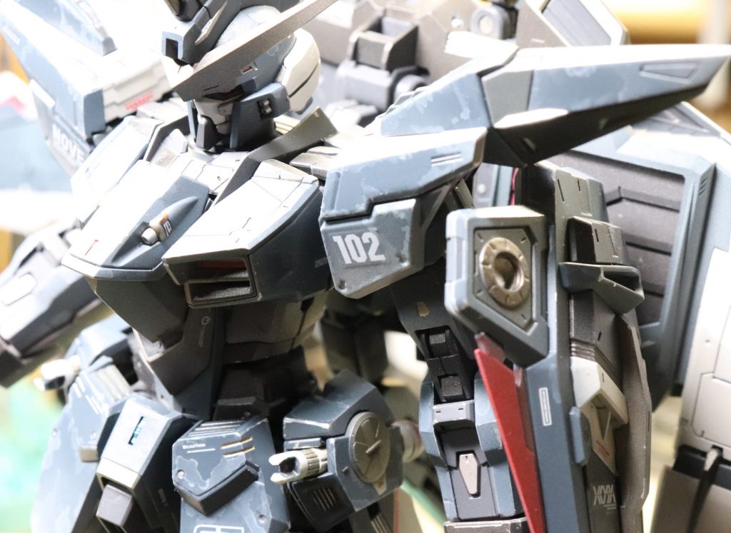 塗膜の保護層が剥げてきた感じのウェザリングを全身にしてから…98%くらい拭き取ったよ！なんか違うなーと思いました