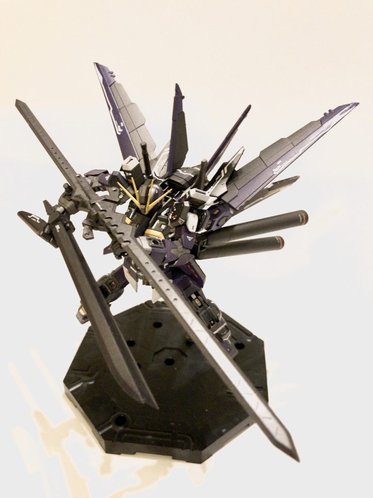 ラケルタビームサーベルみたいに展開できます。フリーダムと戦った時の様に突撃して使って欲しいですね✨