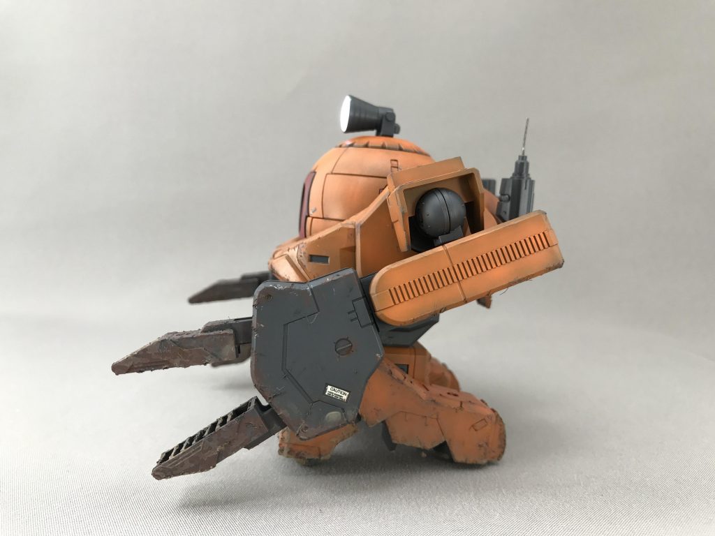 各部拡張用の3mm穴はランナーで埋めました。
キズはヒートペンでつけました。