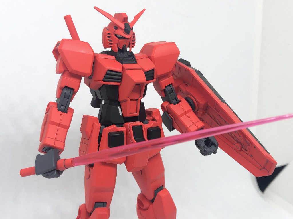 赤い部分はローズブライトレッド、黒い部分はアルティメットブラック。手や関節部分はメカサフ スーパーヘヴィを使用して塗装。仕上げにフラットクリアーでトップコート。