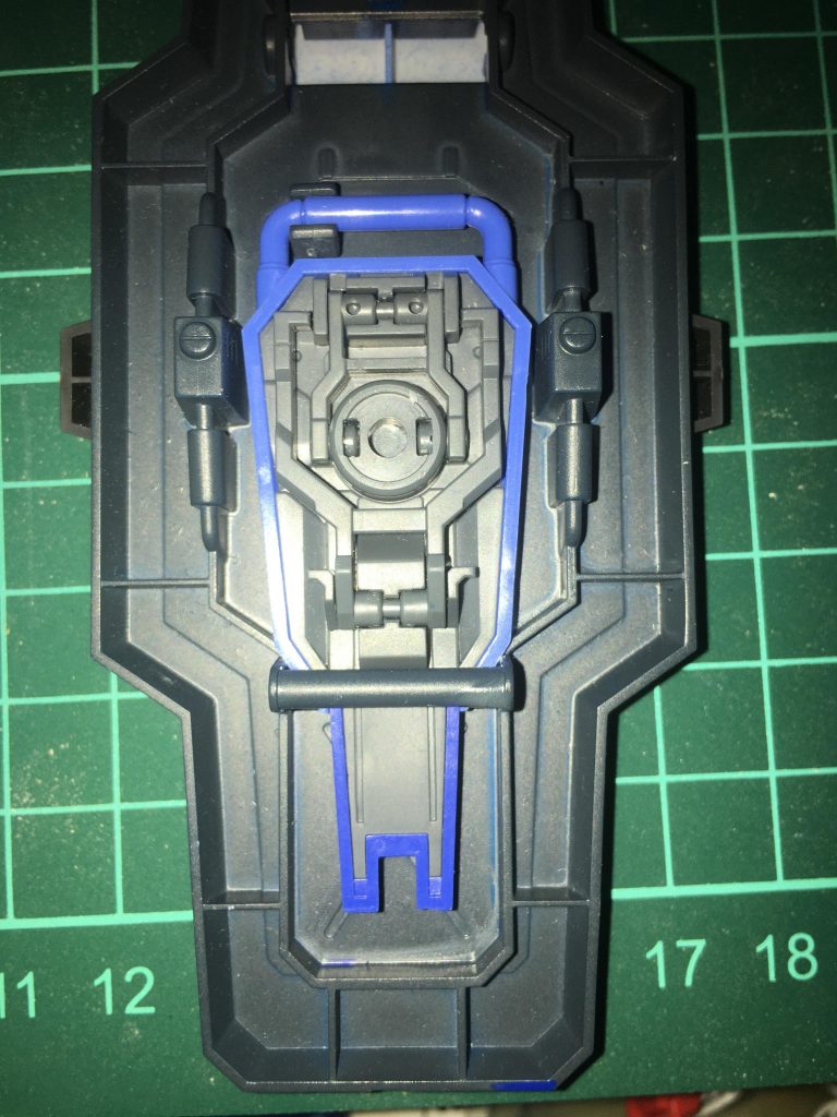 ガーディアンシールドの裏にはジャンクと元の持ち手で挟み込むことで取り外せます。