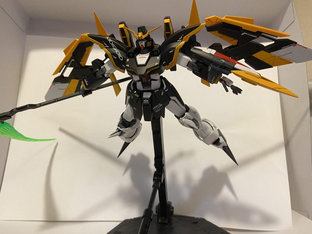 展開(飛行)状態
そこそこ可動するんですが
塗装前にブンドドしすぎてヤワになってしまいまして……