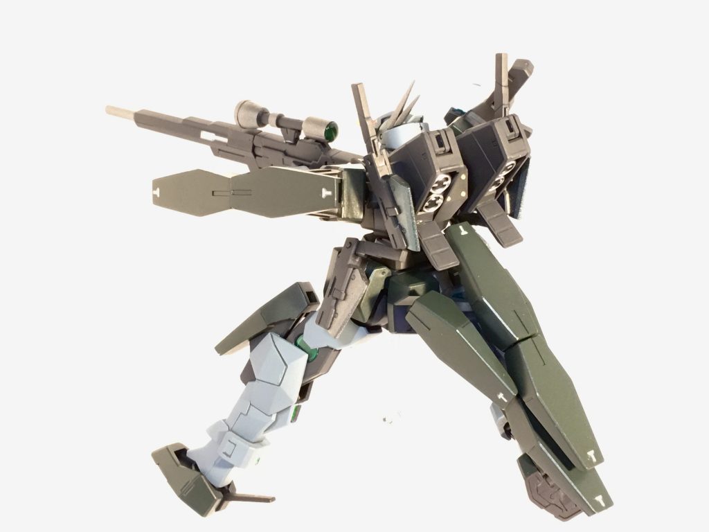 GNビームピストルⅡは全4丁装備です。腰部側面にも懸架出来るよう加工しています。