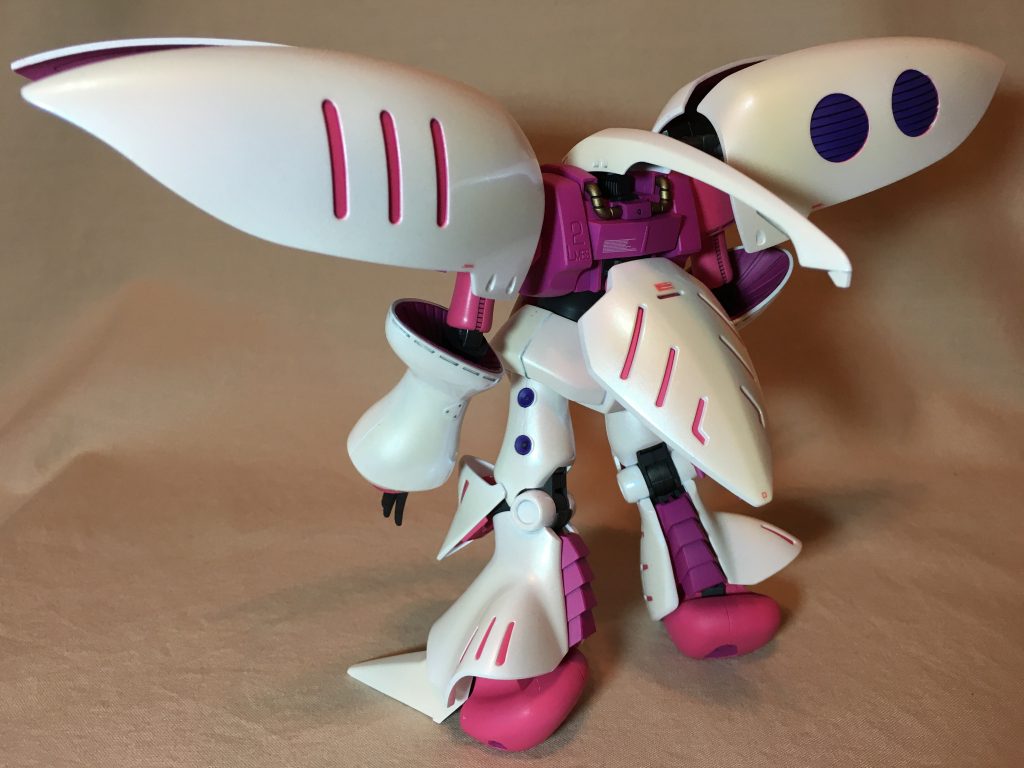 バックショットです。
なかなか偏光パールの効果は写真からは分からないのですが、グリーンとブルーで偏光しています。