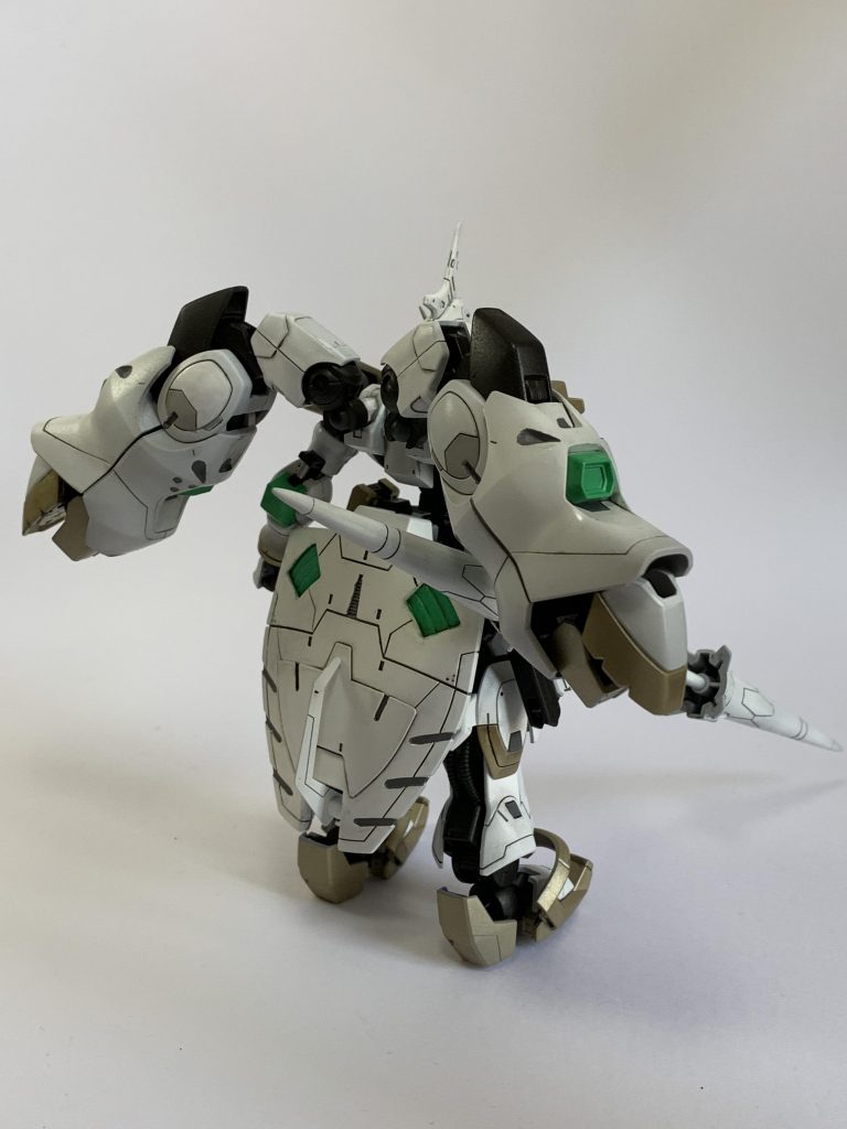 使用キットをまとめると、
HG IBO ガンダムキマリス(脚部のみ)
HG IBO ガンダムキマリストルーパー
(脚部は2セット)
HG IBO ガンダムキマリスヴィダール(動体のみ)
HG BCボールデンアームズ
HG BC インジャスティスウェポンズ(ライテイショットランサーの矛先のみ2セット)
となっています。