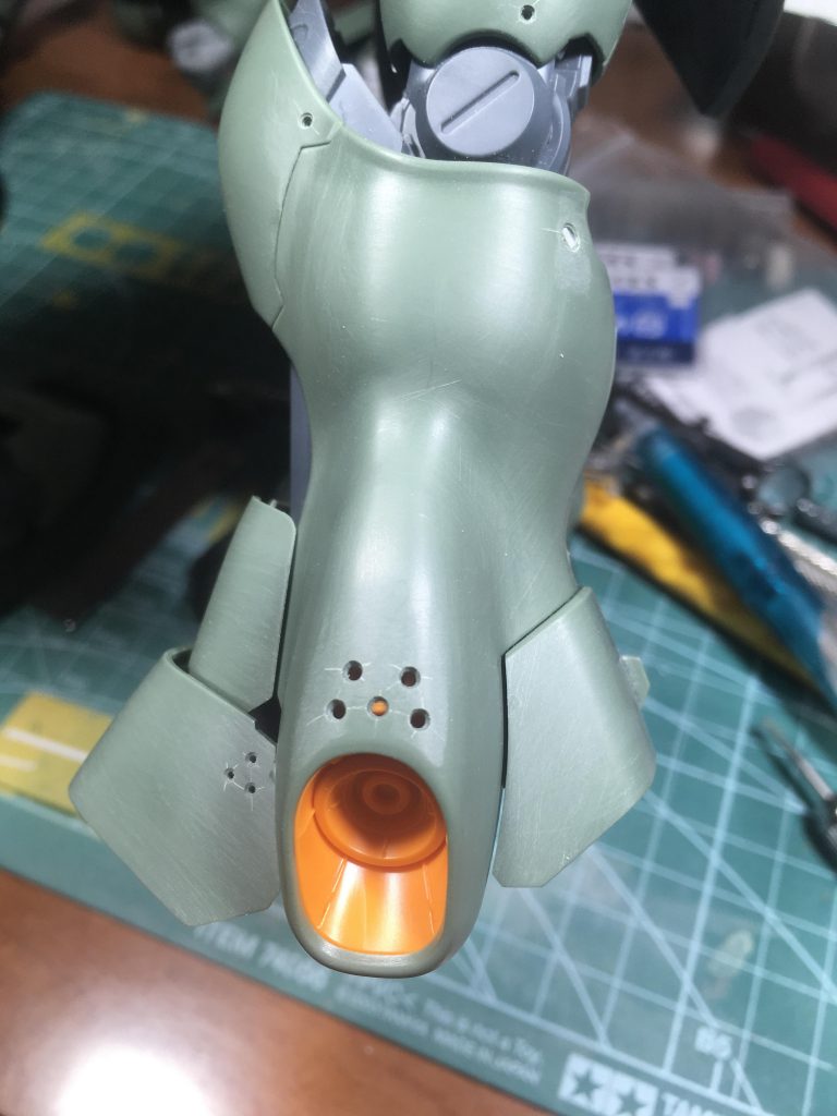 アナログなので穴開けの後はキズだらけです。