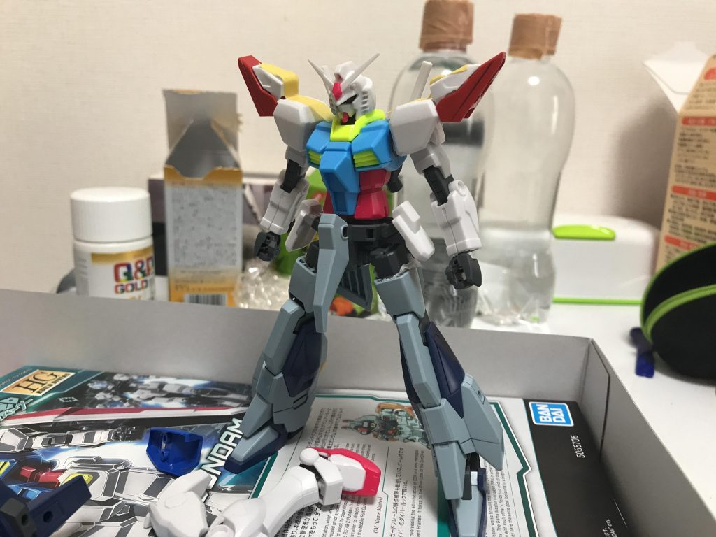 肩パーツの形状を模索中。肩を零式っぽく出来ず、最初は「このまま行くか!」って感じだったのですが、HGのストフリのパーツを見つけてくみこんだら(零式感はともかく)かなりしっくり来たのでこちらは没に。