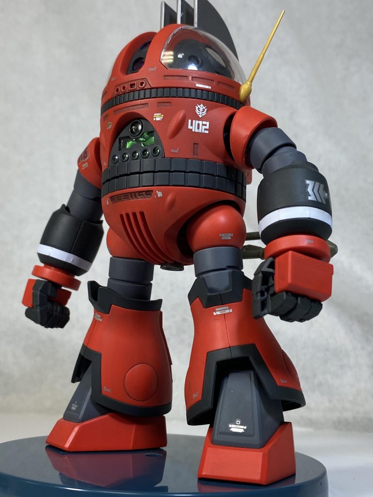 若干アオリで。
ズングリながら力強いフォルム!!