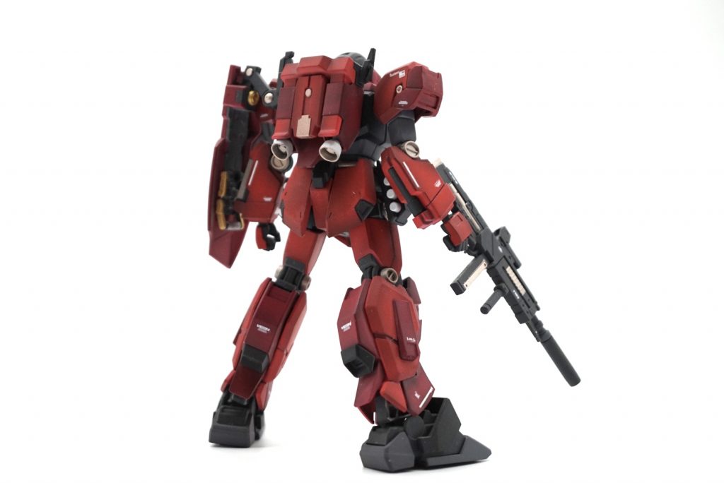 背中がちょっと寂しい、シンプルで良いとも思うけど、シェザールのA装備みたいな方が良いですね。
まだ2体あるからスタークジェガンでも買ってきて合わせてみようかな〜