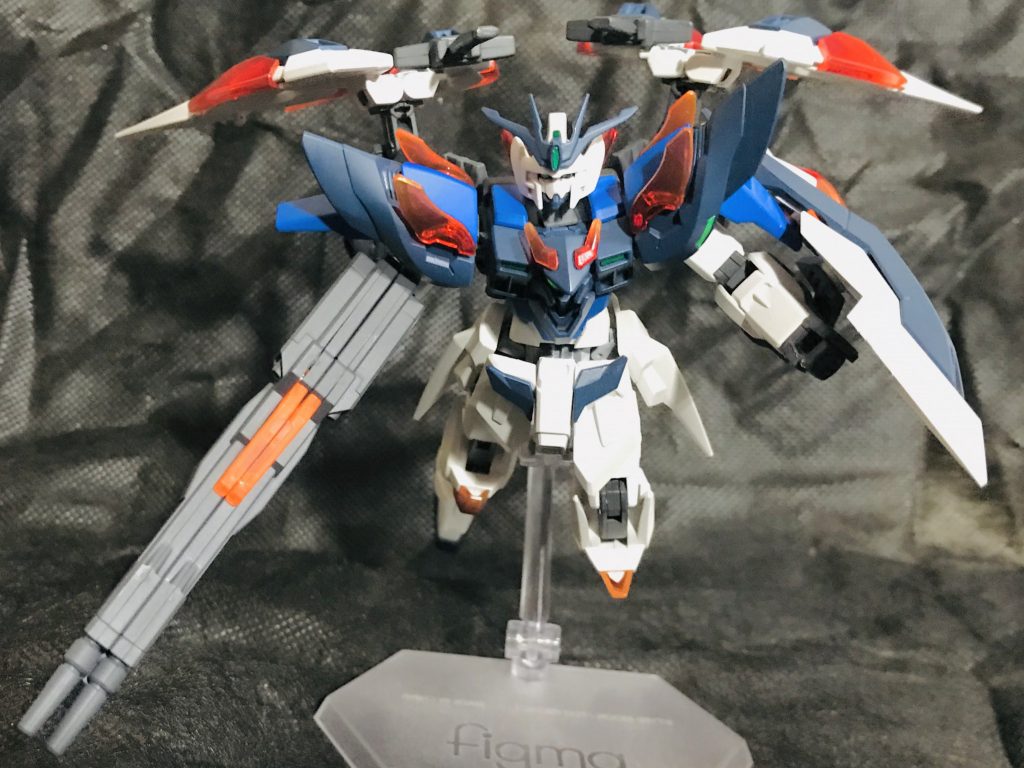 背面のウイングを展開