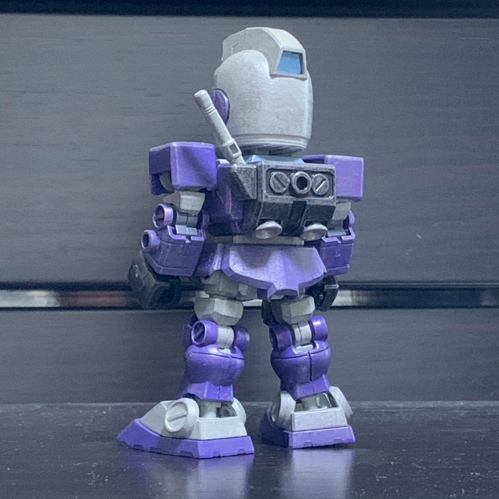 ライトアーマーで紫色はないだろうと思われるでしょうが、製作者も失敗したと思ってるので大丈夫です。