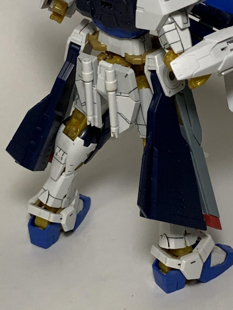 ビームサーベルも定位置にマウントできるようにしました。