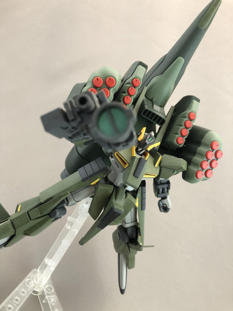 ショートライフルでアクションポーズ。
当然の如く自立はできないのでスタンド頼りです。
なんならスタンドごとよくひっくり返ります。