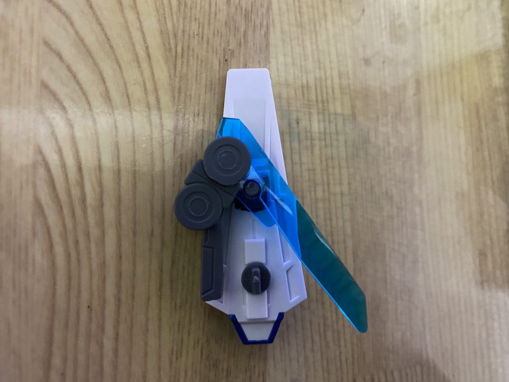 シールドの実体剣は折りたたみで写真のように。
元々シールドには3ミリジョイント追加してたのですが、3年越しでついに出番が。