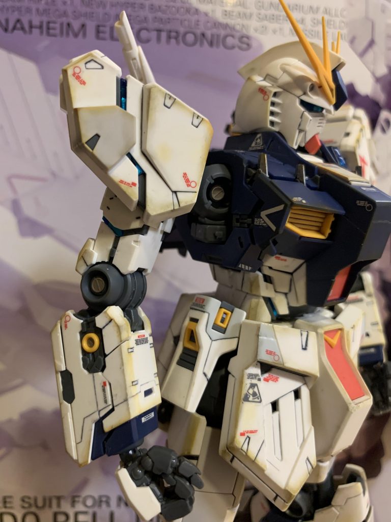 見えづらいかもですが間接部にアルミのパーツを貼り付けて少しディティールアップしてます