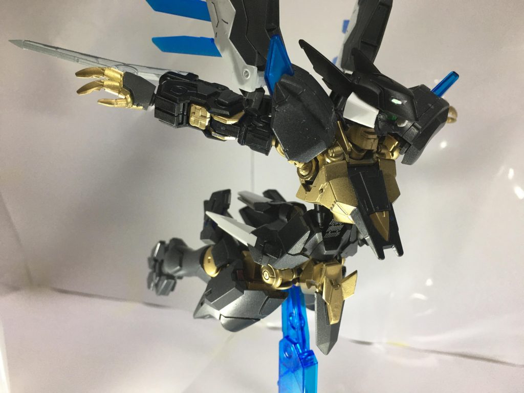 飛行モード、股間のコックピットは動きませんが、首はかなりいい感じに上を向きます