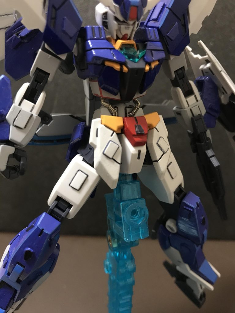 新規の腰部はフェニーチェから流用とスプリングでサイズ感の誤魔化しー。
スジは既存ライン強調とアニメ画像を参考にして地味に追加