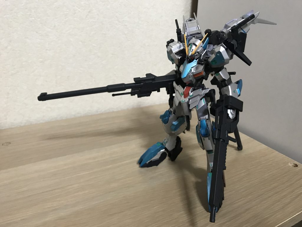 フル武装状態、滑空砲２つにライフルが１つ
短銃が２つとかなり射撃よりで近接武器は両腰に装備された短剣のタクティカルメイスが２つのみ