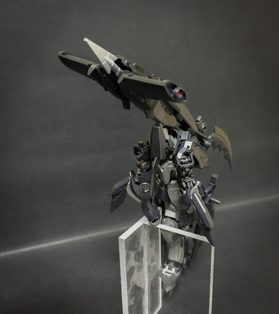 シールドキャノン ハープーンモード
本装備は水中用のハープーンを発射可能である。
これは目標に突き刺さった後爆破し内部にダメージを与える。